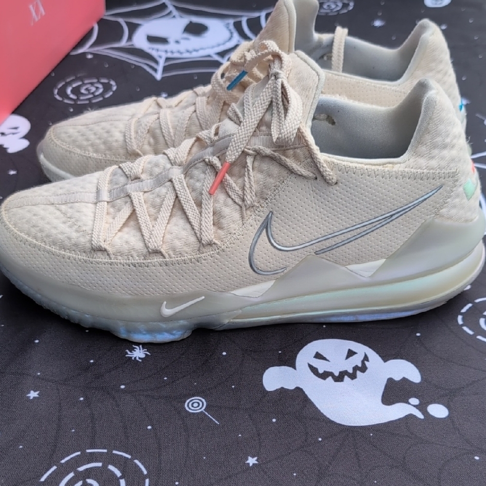Nike Cream Low-Top LaBron XX